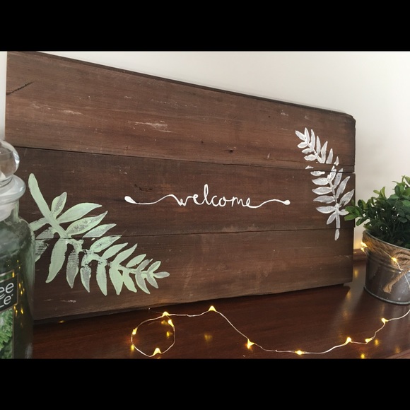 Hand painted welcome sign - Picture 2 of 4